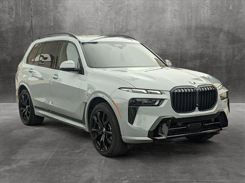 Photo 3 of 24 of 2023 BMW X7 xDrive40i