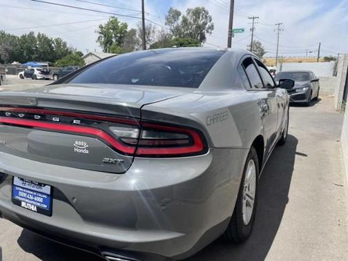 Photo 4 of 34 of 2018 Dodge Charger SXT