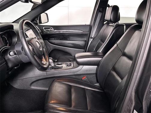 Photo 3 of 32 of 2019 Jeep Grand Cherokee Limited