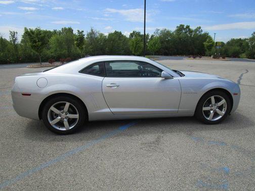 Photo 4 of 19 of 2010 Chevrolet Camaro 2LT