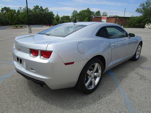 Photo 5 of 19 of 2010 Chevrolet Camaro 2LT