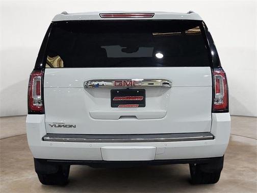 Photo 4 of 36 of 2017 GMC Yukon Denali