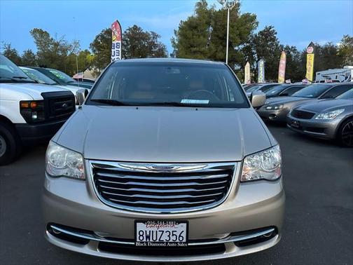 Photo 2 of 18 of 2014 Chrysler Town & Country Touring
