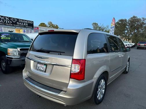 Photo 3 of 18 of 2014 Chrysler Town & Country Touring