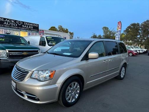 Photo 1 of 18 of 2014 Chrysler Town & Country Touring