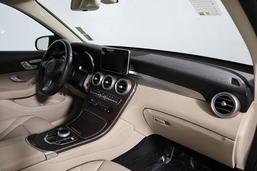 Photo 5 of 41 of 2019 Mercedes-Benz GLC 350e Base 4MATIC
