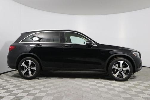 Photo 3 of 41 of 2019 Mercedes-Benz GLC 350e Base 4MATIC