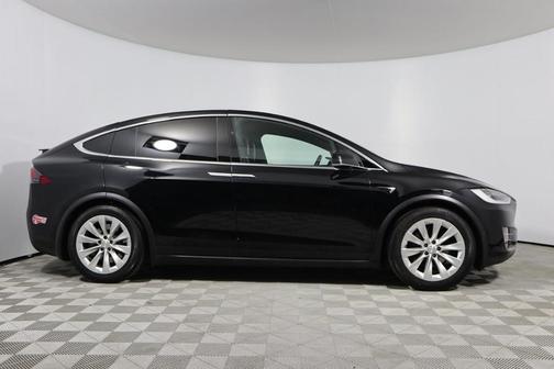 Photo 3 of 47 of 2018 Tesla Model X 75D