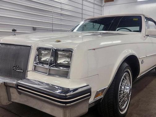 Photo 3 of 48 of 1984 Buick Riviera Base