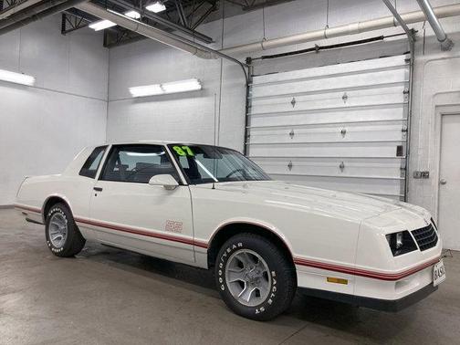 Photo 2 of 69 of 1987 Chevrolet Monte Carlo
