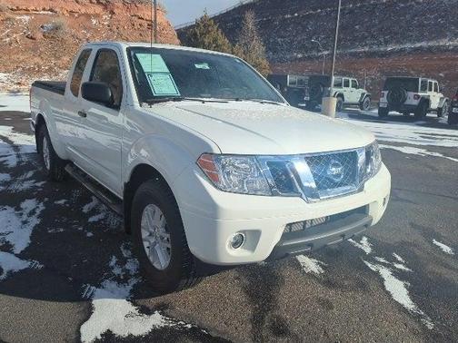 Photo 3 of 33 of 2021 Nissan Frontier SV