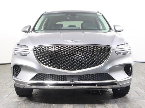 Photo 3 of 35 of 2022 Genesis GV70 2.5T