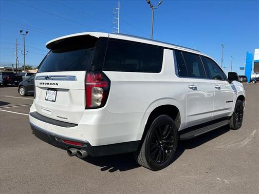Photo 3 of 32 of 2021 Chevrolet Suburban Premier