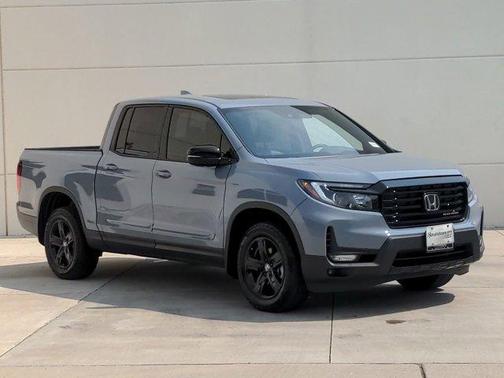 Photo 2 of 49 of 2022 Honda Ridgeline Black Edition