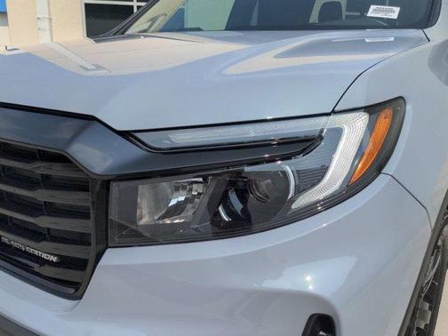 Photo 5 of 49 of 2022 Honda Ridgeline Black Edition