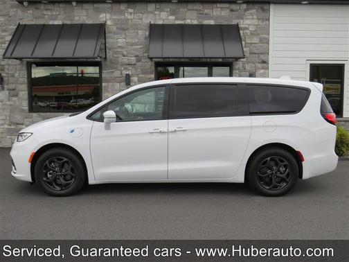 Photo 4 of 50 of 2022 Chrysler Pacifica Hybrid Touring L