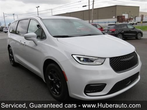 Photo 3 of 50 of 2022 Chrysler Pacifica Hybrid Touring L