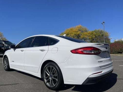 Photo 4 of 41 of 2019 Ford Fusion Hybrid Titanium
