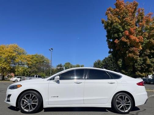Photo 5 of 41 of 2019 Ford Fusion Hybrid Titanium