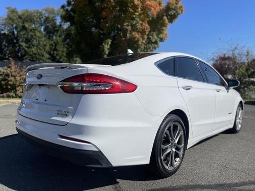 Photo 3 of 41 of 2019 Ford Fusion Hybrid Titanium