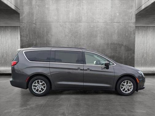 Photo 5 of 25 of 2021 Chrysler Voyager LXI