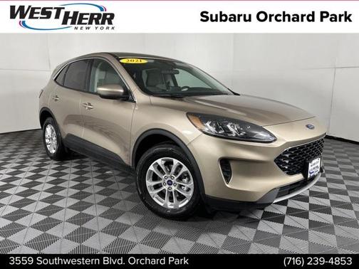 Photo 1 of 31 of 2021 Ford Escape SE
