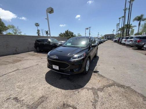 Photo 5 of 46 of 2022 Ford Escape SE