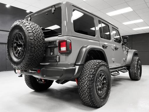 Photo 5 of 21 of 2022 Jeep Wrangler Unlimited High Tide