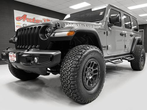 Photo 2 of 21 of 2022 Jeep Wrangler Unlimited High Tide