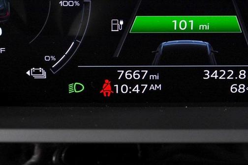 Photo 3 of 36 of 2021 Audi e-tron Premium