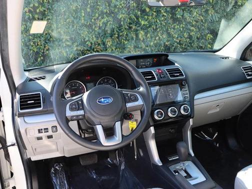 Photo 4 of 31 of 2017 Subaru Forester 2.5i Premium