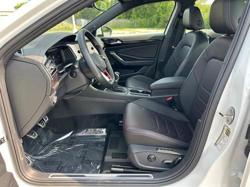 Photo 5 of 31 of 2022 Volkswagen Jetta GLI 2.0T Autobahn