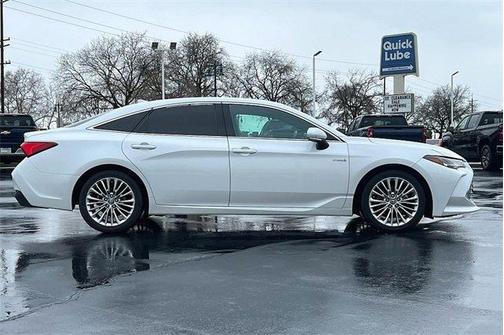 Photo 3 of 40 of 2020 Toyota Avalon Hybrid Limited
