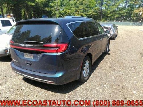 Photo 4 of 10 of 2021 Chrysler Pacifica Touring-L