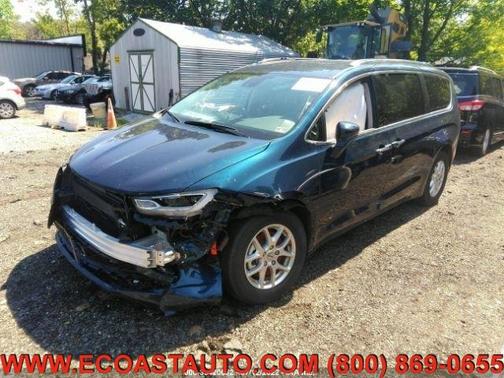 Photo 1 of 10 of 2021 Chrysler Pacifica Touring-L