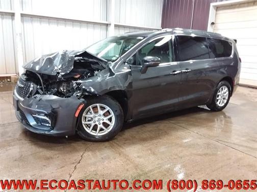 Photo 2 of 21 of 2021 Chrysler Pacifica Touring-L