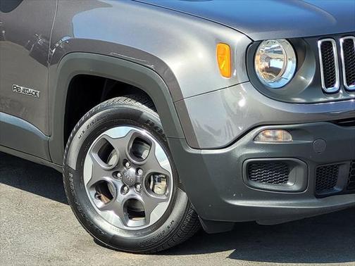 Photo 5 of 48 of 2017 Jeep Renegade Sport