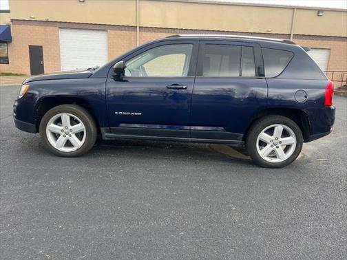 Photo 3 of 24 of 2012 Jeep Compass Sport