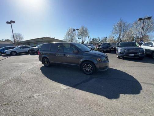 Photo 2 of 46 of 2019 Dodge Grand Caravan SE