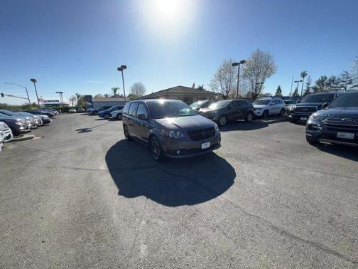 Photo 3 of 46 of 2019 Dodge Grand Caravan SE