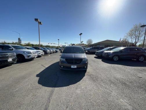 Photo 5 of 46 of 2019 Dodge Grand Caravan SE