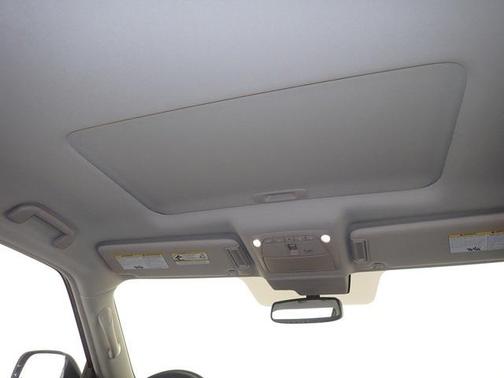 Photo 2 of 43 of 2020 Nissan Armada SL