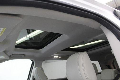 Photo 3 of 32 of 2019 Ford Explorer Platinum