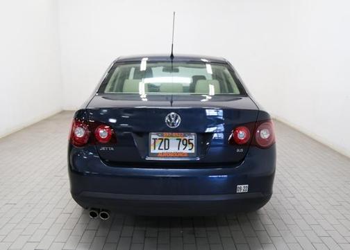 Photo 4 of 17 of 2010 Volkswagen Jetta Limited Edition