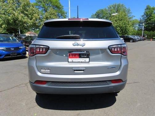 Photo 5 of 26 of 2020 Jeep Compass Latitude