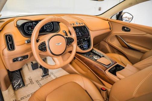 Photo 3 of 42 of 2021 Aston Martin DBX Base
