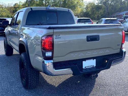 Photo 3 of 38 of 2018 Toyota Tacoma TRD Off Road