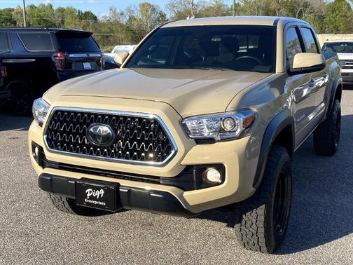 Photo 5 of 38 of 2018 Toyota Tacoma TRD Off Road