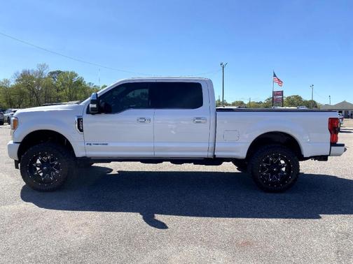 Photo 4 of 49 of 2017 Ford F-250 Platinum