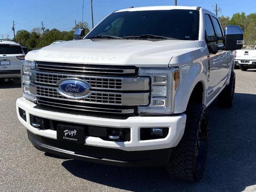 Photo 5 of 49 of 2017 Ford F-250 Platinum